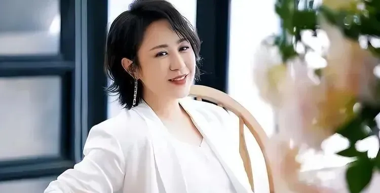马丽从喜剧女王到实力派演员的转型之路：为何她的辉煌一去不复返？