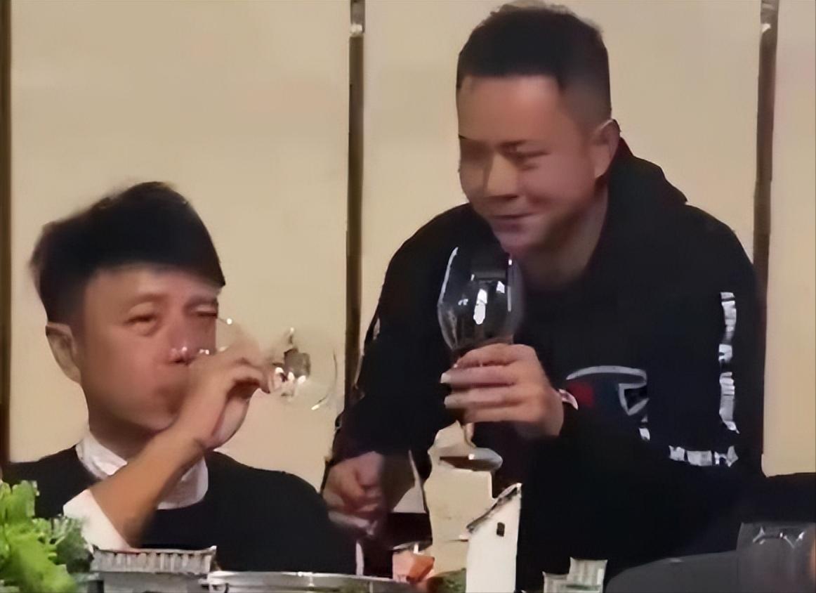 李克勤被富商灌酒痛哭：家中月开销百万，为何仍要拼命工作？