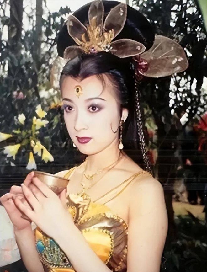 金巧巧在电影节上的亮相_颜丙燕亮相影节红毯_杨旭文亮相釜山影节