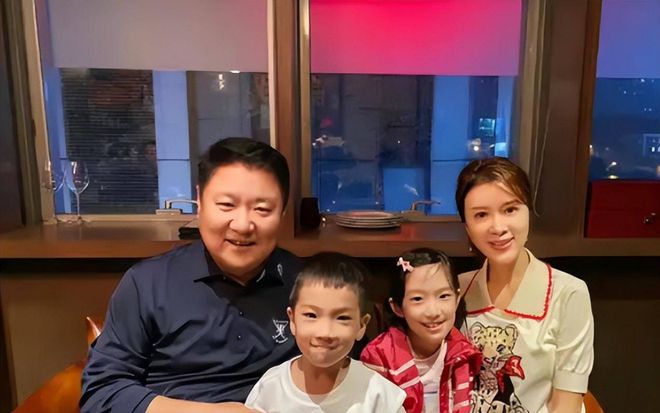 金巧巧在电影节上的亮相_颜丙燕亮相影节红毯_杨旭文亮相釜山影节