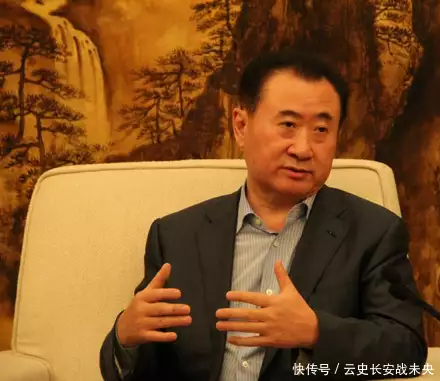 王健林与年轻企业家的关系_王健林年轻照_王健林年青