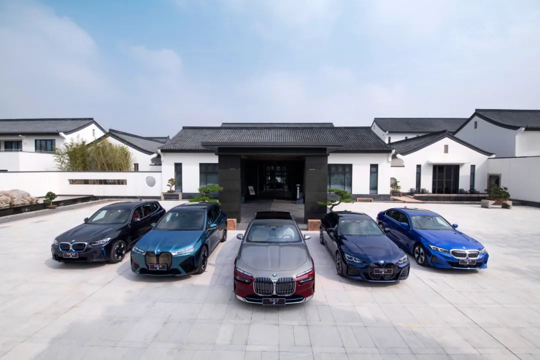 传统车企电动化转型加速：宝马i系列电动车家族展现核心技术实力