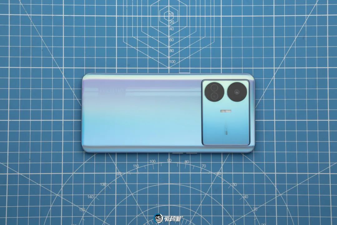 iqoo8拍照对比_iqoo7拍照对比_iQOO与传统相机的对比评测