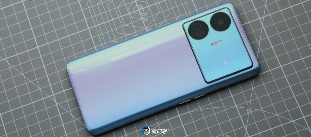 iQOO与传统相机的对比评测_iqoo7拍照对比_iqoo8拍照对比