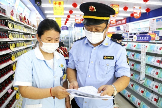 女性健康依赖经期卫生用品保障，315曝光行业乱象胖东来成亮点