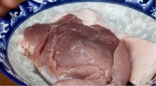 家常猪肉大葱饺子馅的做法：鲜香滑嫩，简单易学，包饺子包子都合适