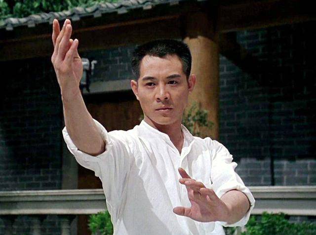 成龙在国际的影响有多大知乎_成龙的国际成就与影响力_成龙国际地位