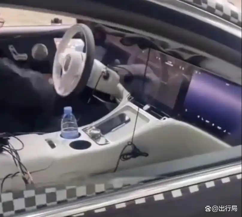 劳斯莱斯豪华_如何在劳斯莱斯发布会上感受奢华？_劳斯莱斯豪华车型价格表