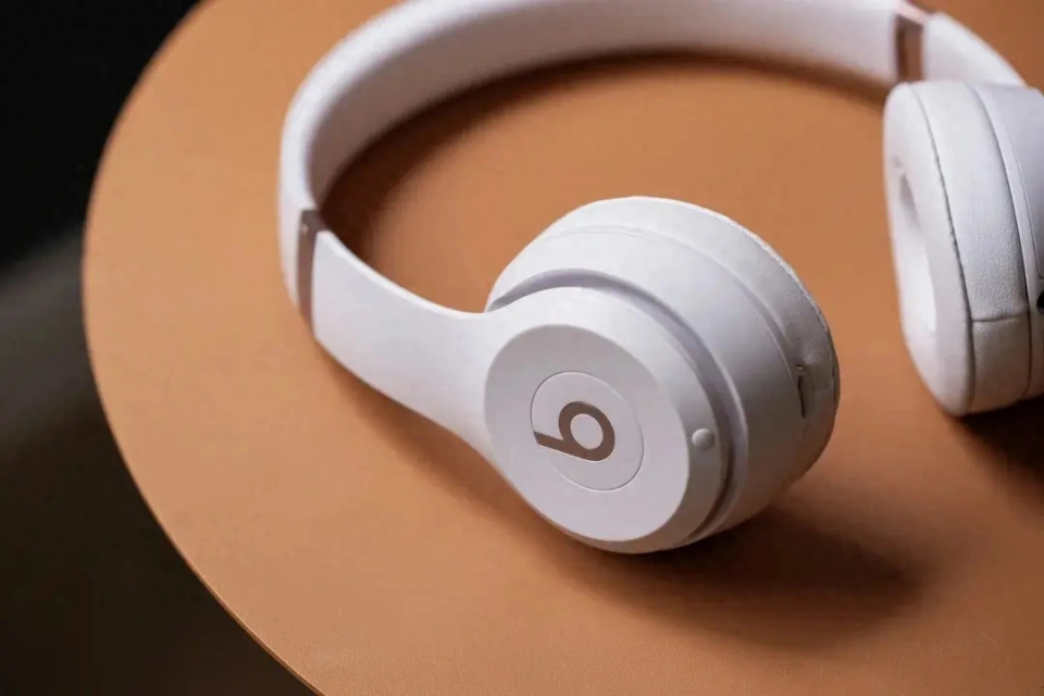 Beats Solo 4头戴式耳机发布：舒适度音质全面升级，苹果安卓鸿蒙全兼容