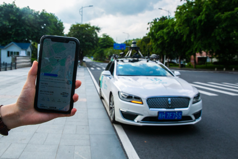 滴滴自动驾驶网约车试乘直播：5G技术助力上海公众体验未来出行