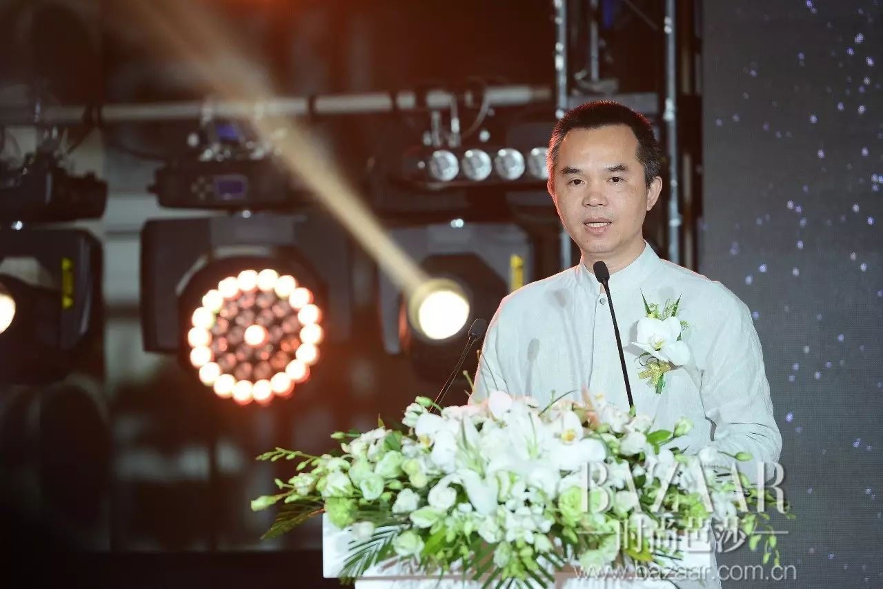 杨幂的社会责任与公益活动_责任与担当公益海报设计_公司爱心公益捐助社会