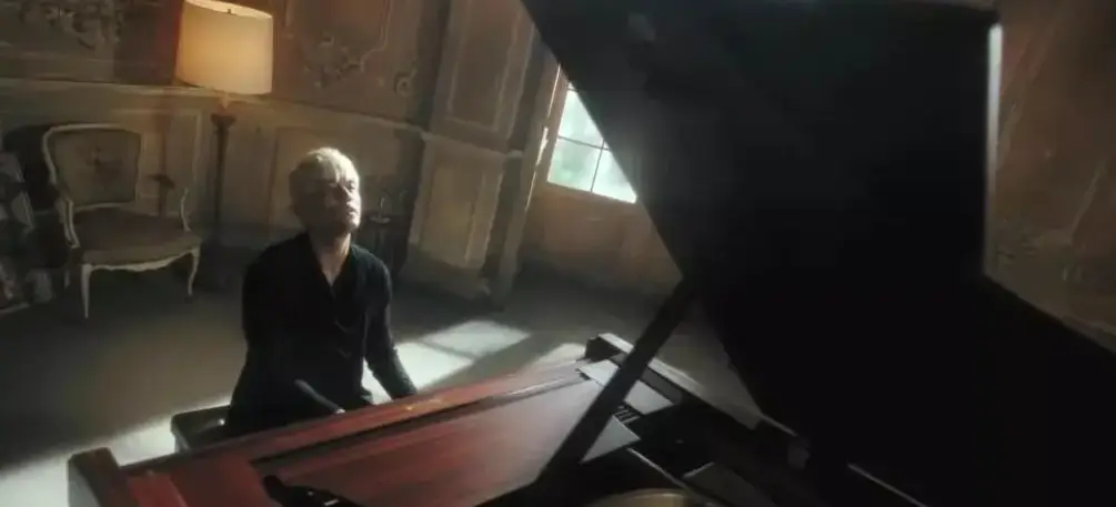 周杰伦音乐传奇：从哼哼哈嘿到青花瓷，如何颠覆华语乐坛潮流
