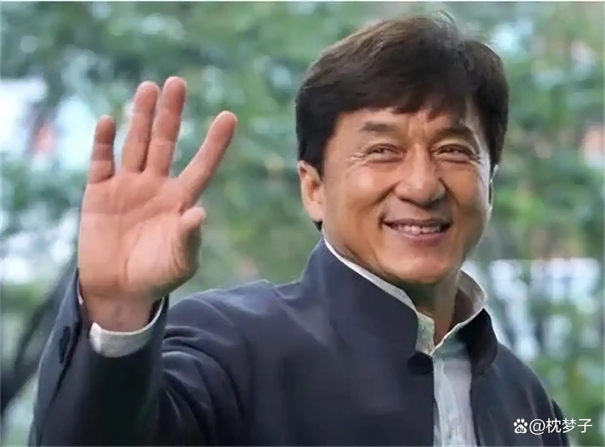 成龙当导演的电影_经典传奇成龙之路_从打星到导演：成龙的转型之路